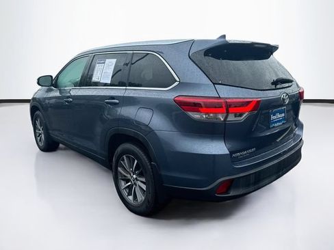 Used 2019 Toyota Highlander XLE AWD/4WD image 5