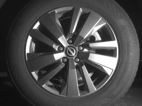 Used 2025 Nissan Pathfinder SV image 14