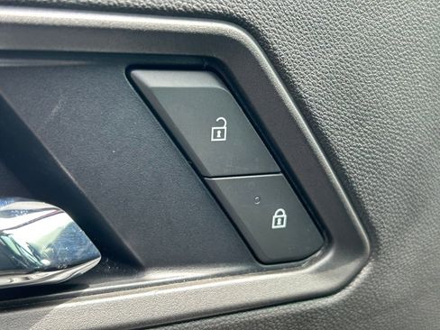 Used 2025 Chevrolet Colorado LT RWD image 22