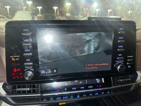 Certified 2024 Toyota Sienna Platinum image 11