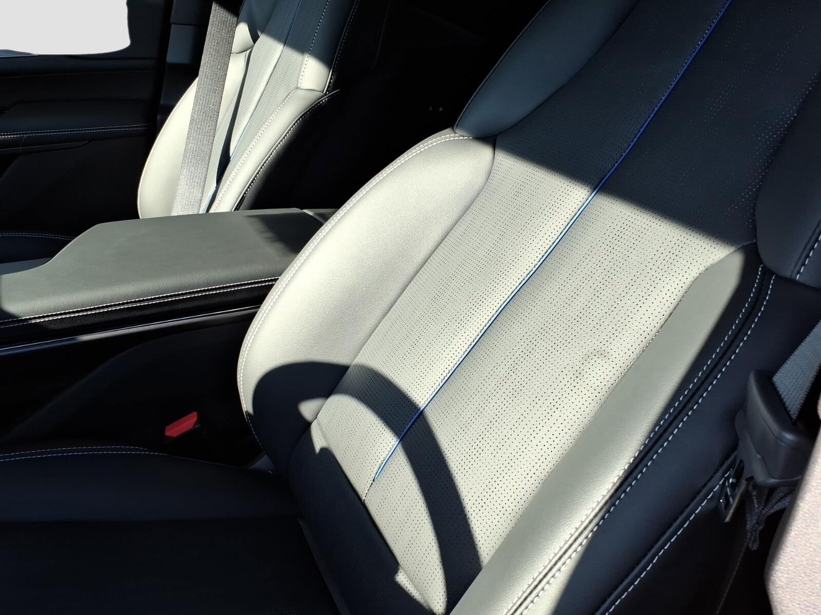 New 2027 Cadillac Lyriq Sport RWD image 13