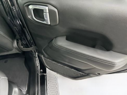 Used 2023 Jeep Wrangler Sahara image 28