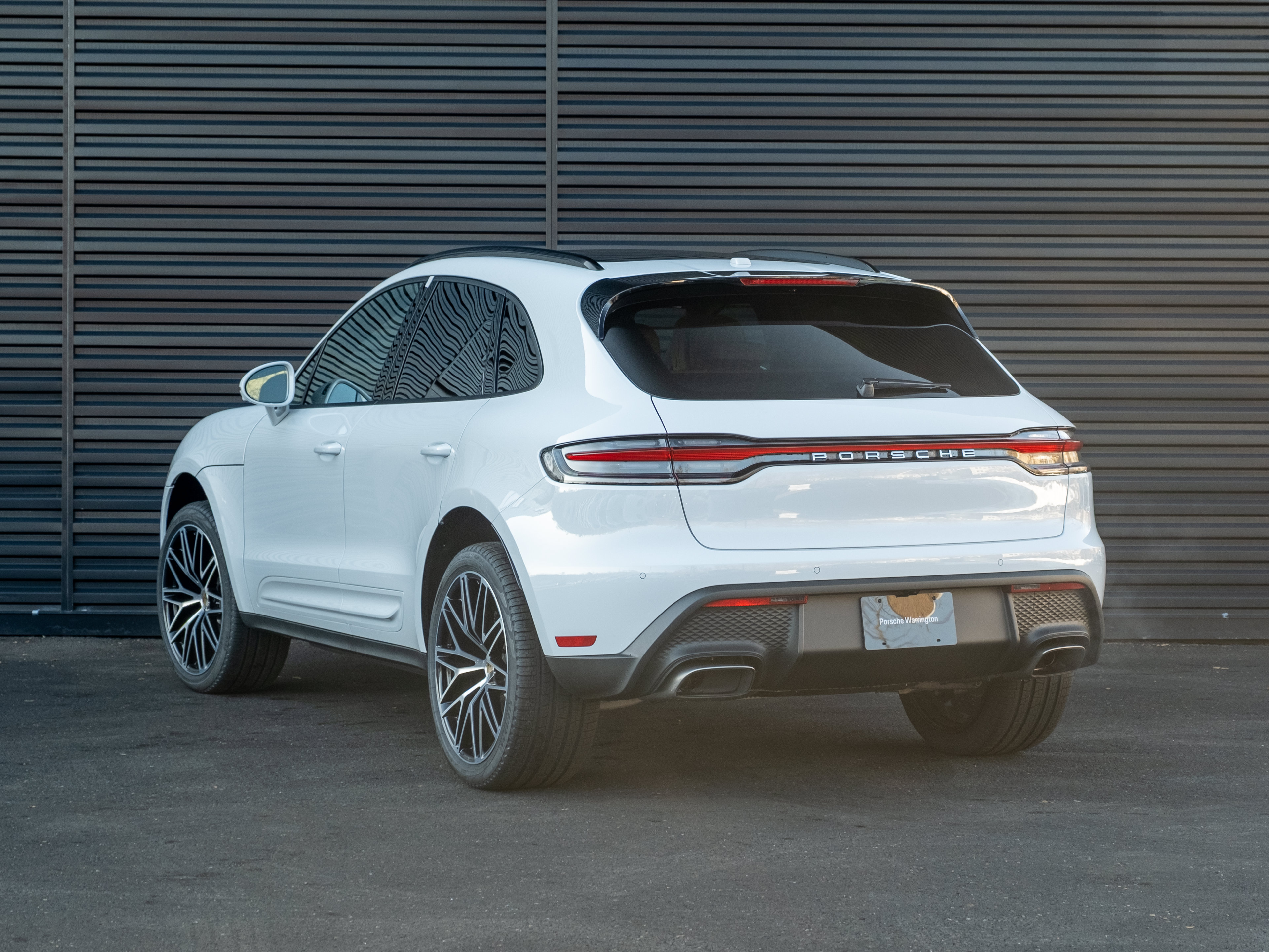 Certified 2026 Porsche Macan AWD/4WD image 3