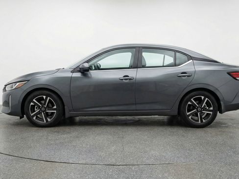 Used 2025 Nissan Sentra SV image 3