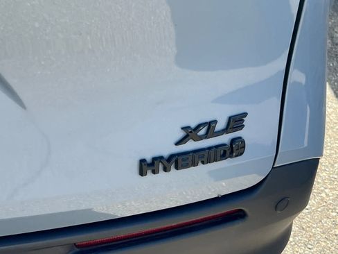 Used 2024 Toyota Sienna XLE Woodland Edition AWD/4WD image 21