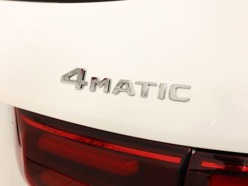 Used 2025 Mercedes-Benz GLB 250 4MATIC image 33
