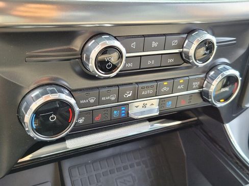 Used 2022 Ford F150 Lariat w/ Equipment Group 502A High image 19