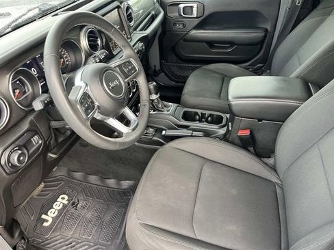 Used 2023 Jeep Wrangler Unlimited Sahara AWD/4WD image 26