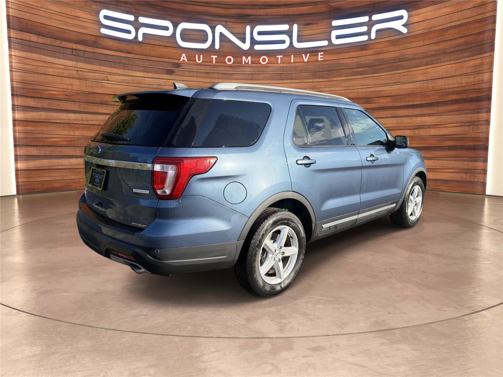 Used 2018 Ford Explorer XLT FWD image 7