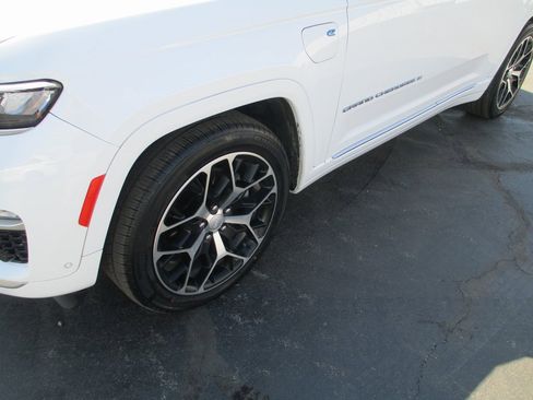 Used 2023 Jeep Grand Cherokee Summit image 12