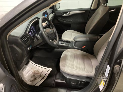 Used 2020 Ford Escape SE image 18