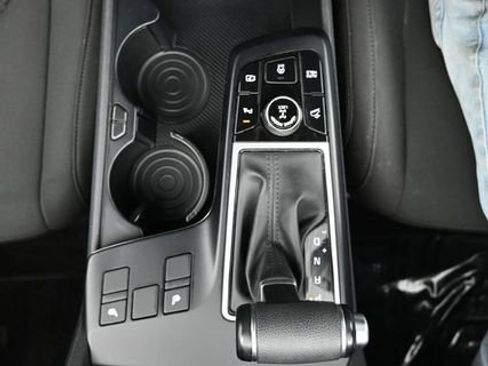 Used 2025 Kia Sportage LX image 29