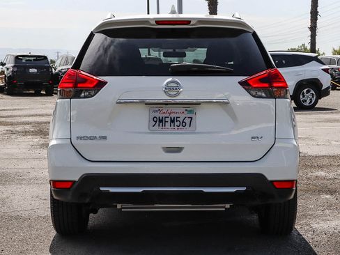 Used 2017 Nissan Rogue SV FWD image 8