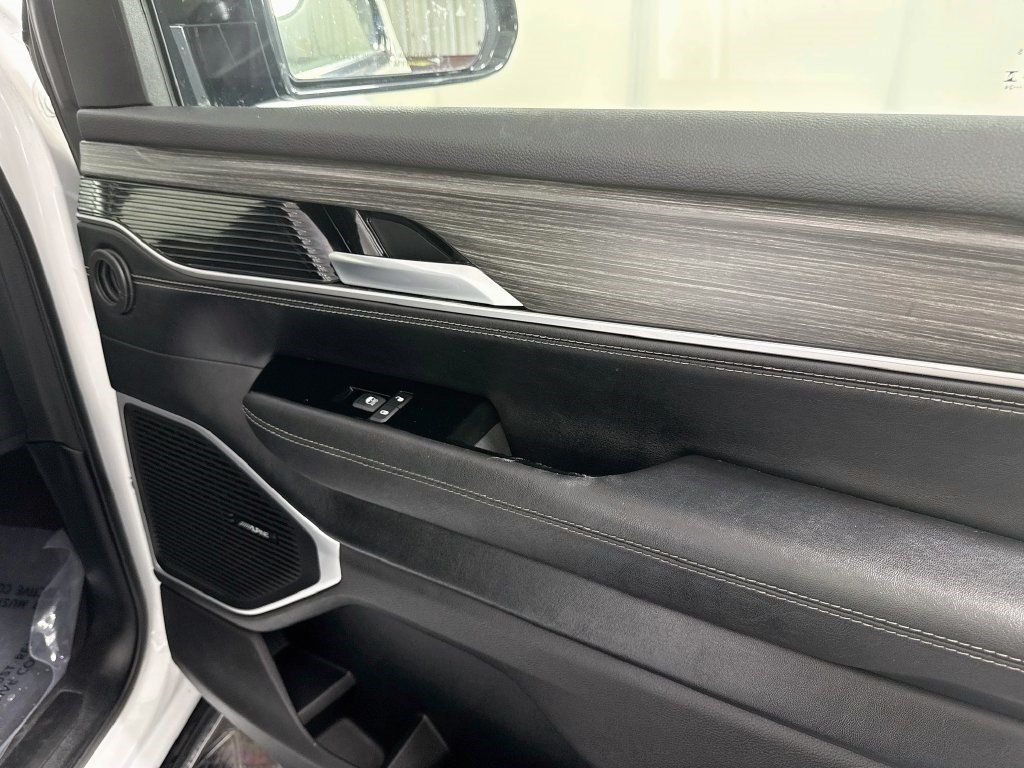 Used 2024 Jeep Wagoneer Series II w/ Flexible Seating Group RWD image 30