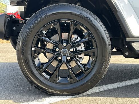 Certified 2025 Jeep Wrangler Unlimited Sahara AWD/4WD image 16