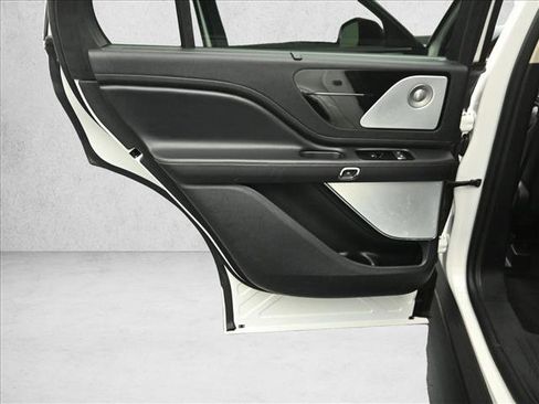 Used 2022 Lincoln Aviator Reserve w/ Equipment Group 201A image 24