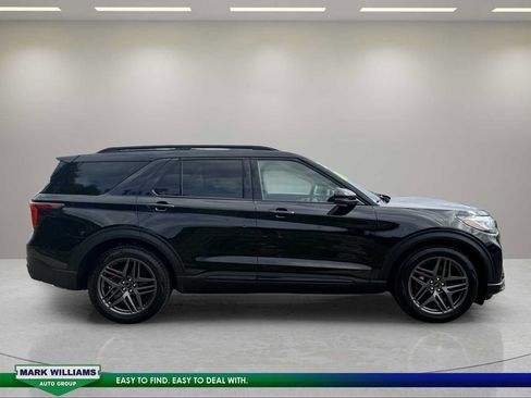 Used 2025 Ford Explorer ST AWD/4WD image 5