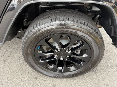 Used 2023 Jeep Wrangler Unlimited Sahara image 13