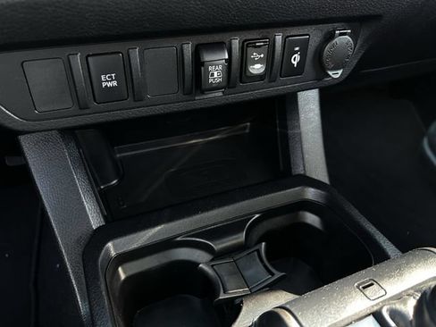 Used 2019 Toyota Tacoma TRD Off-Road AWD/4WD image 21
