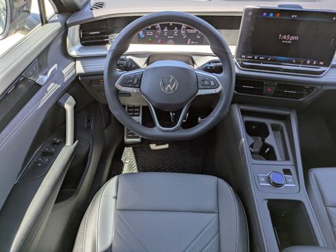 New 2026 Volkswagen Tiguan SE R-Line AWD/4WD image 17