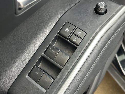 Used 2021 Toyota Highlander XSE AWD/4WD image 18