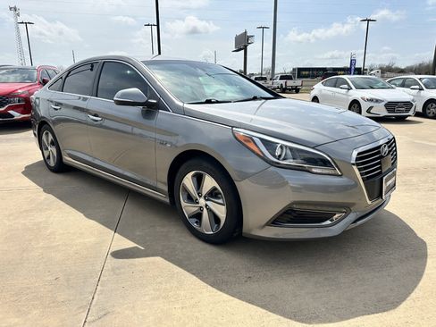 Used 2017 Hyundai Sonata Limited image 3