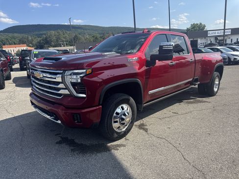Used 2024 Chevrolet Silverado 3500 High Country w/ High Country Premium Package image 7