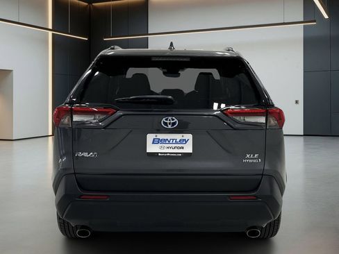 Used 2021 Toyota RAV4 XLE AWD/4WD image 5