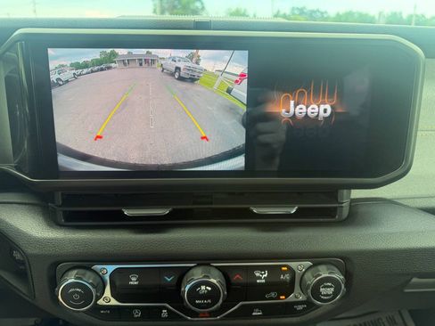 Used 2025 Jeep Wrangler Sport AWD/4WD image 14