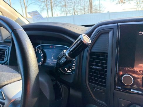 Used 2024 Nissan Titan SV w/ SV Convenience Package image 38