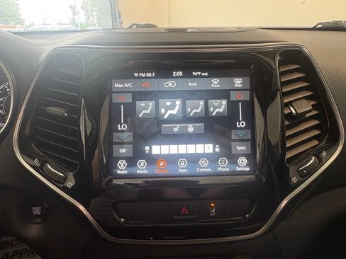 Used 2022 Jeep Cherokee Limited AWD/4WD image 23
