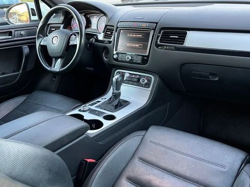Used 2017 Volkswagen Touareg V6 image 28