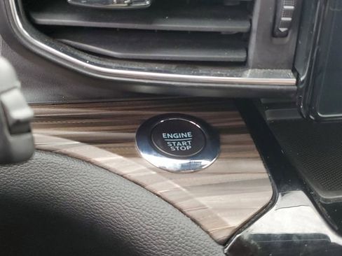 Used 2022 Ford Explorer Limited image 30