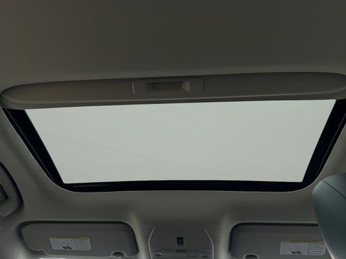 New 2026 Nissan Sentra SR w/ SR Premium Package FWD image 15