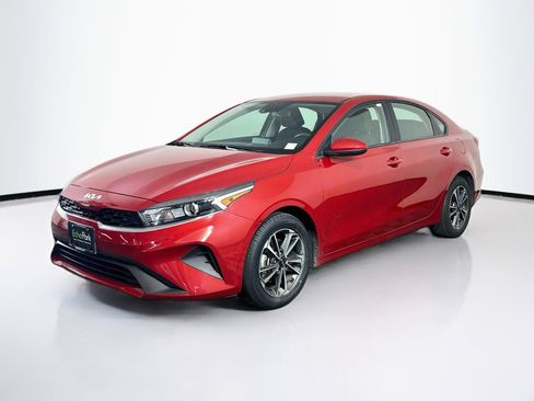 Used 2024 Kia Forte LXS FWD image 3