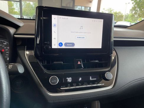 Used 2025 Toyota Corolla Cross LE image 18