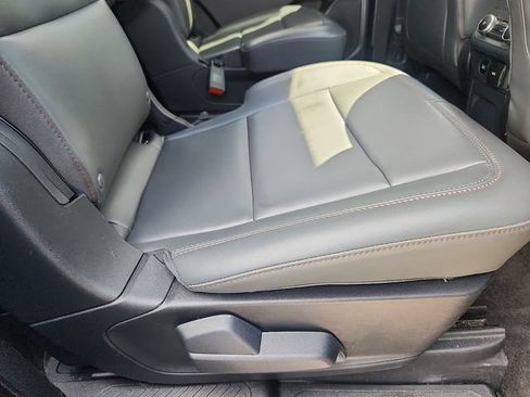 Certified 2025 Ford Explorer Active w/ Active Comfort Package AWD/4WD image 31