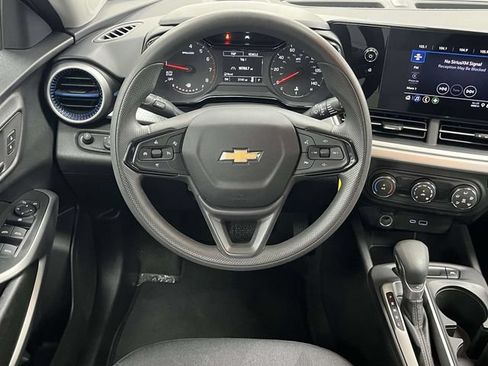 Used 2025 Chevrolet Trax LS FWD image 20