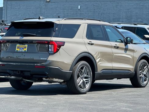 New 2026 Ford Explorer ST-Line w/ ST-Line Street Pack AWD/4WD image 4