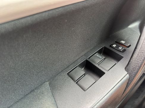 Used 2015 Toyota Corolla LE FWD image 15