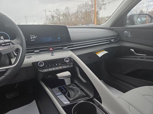 New 2026 Hyundai Elantra Limited image 22