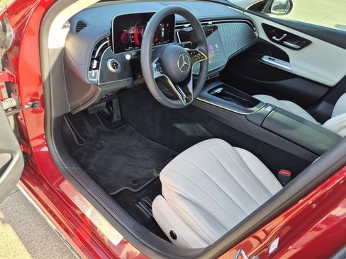 Used 2024 Mercedes-Benz E 350 4MATIC Sedan image 11