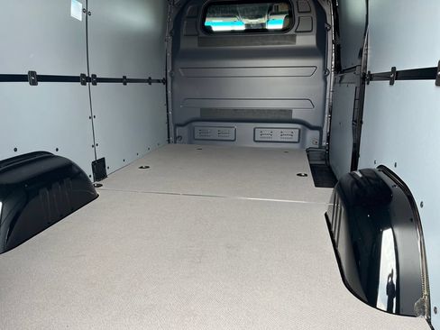 Used 2025 Mercedes-Benz Sprinter 2500 image 10