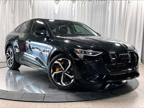 Used 2022 Audi e-tron Premium Plus image 12