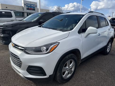 Used 2017 Chevrolet Trax LT w/ LT Convenience Package image 2