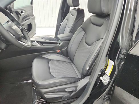 New 2026 Jeep Compass Latitude image 19