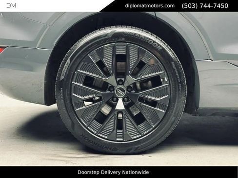 Used 2024 Audi Q8 e-tron Prestige AWD/4WD image 45