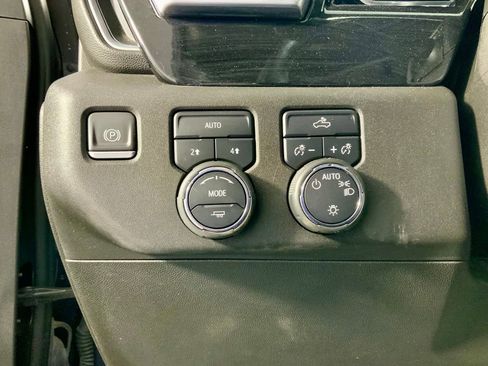 Used 2022 Chevrolet Silverado 1500 LT AWD/4WD image 13