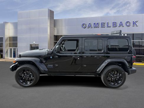 Used 2025 Jeep Wrangler Unlimited Sahara w/ Safety Group AWD/4WD image 3
