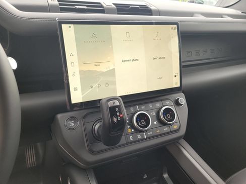 New 2026 Land Rover Defender 130 X-Dynamic SE AWD/4WD image 22
